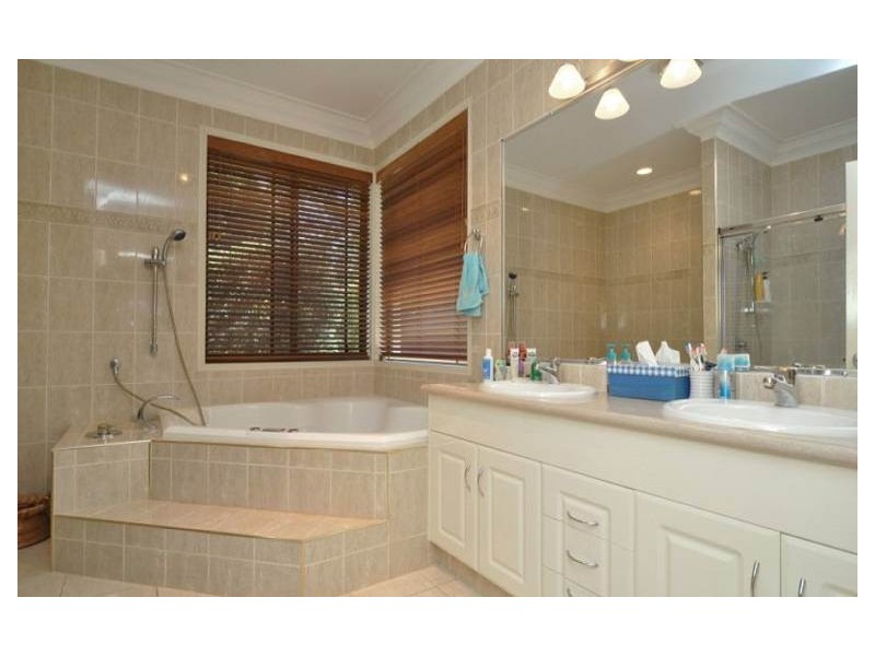 3 River Cove Place, Helensvale QLD 4212