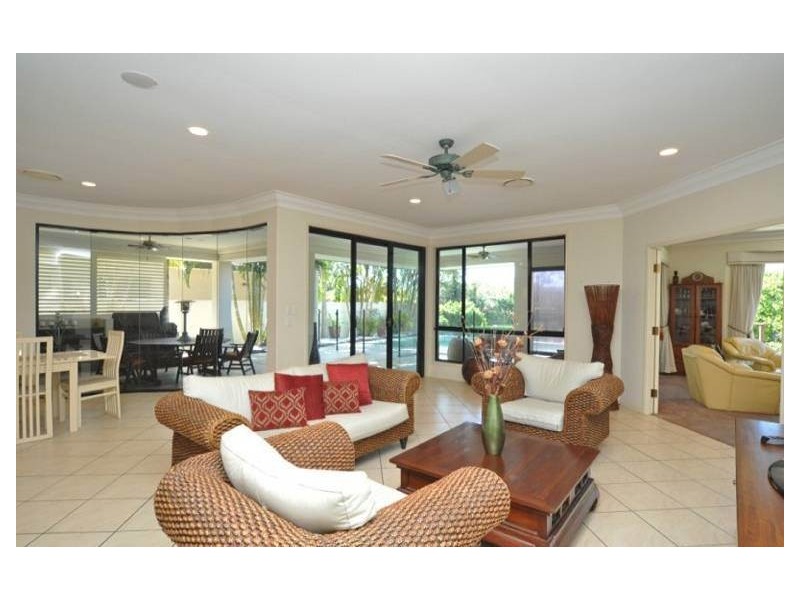 3 River Cove Place, Helensvale QLD 4212