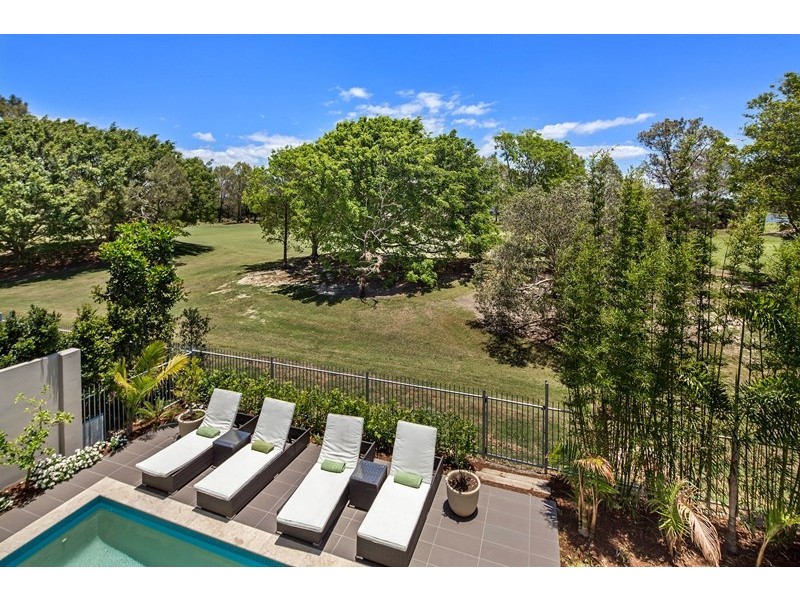 9112 Peter Senior Drive, Hope Island QLD 4212