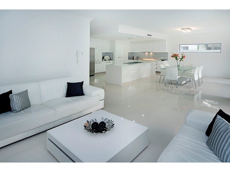 9112 Peter Senior Drive, Hope Island QLD 4212