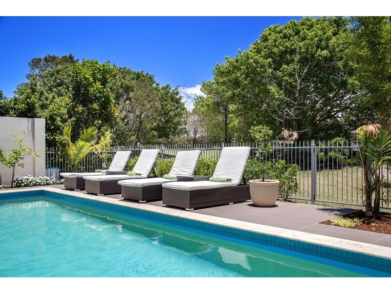 9112 Peter Senior Drive, Hope Island QLD 4212