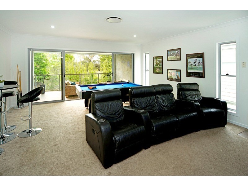 9112 Peter Senior Drive, Hope Island QLD 4212