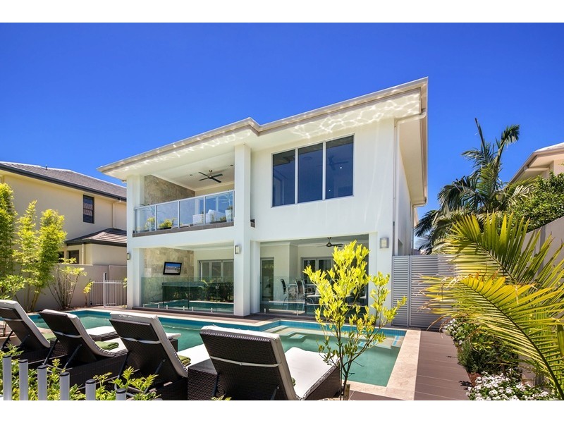9112 Peter Senior Drive, Hope Island QLD 4212