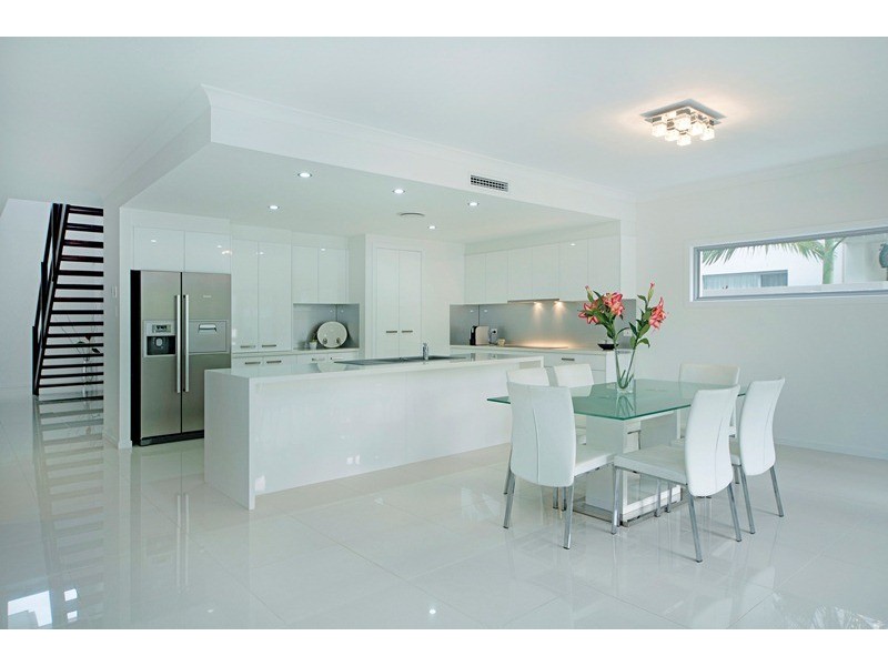 9112 Peter Senior Drive, Hope Island QLD 4212