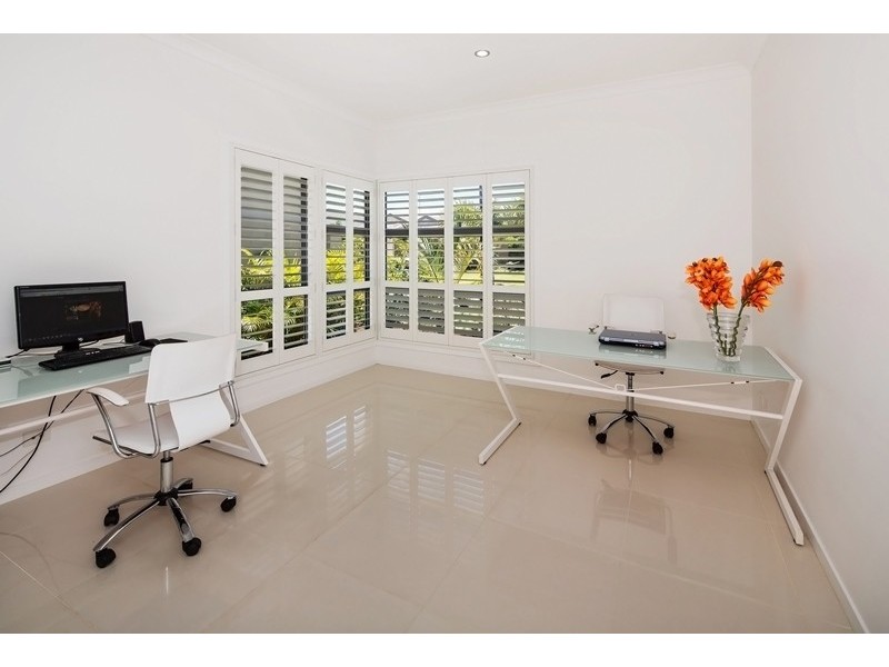 9112 Peter Senior Drive, Hope Island QLD 4212