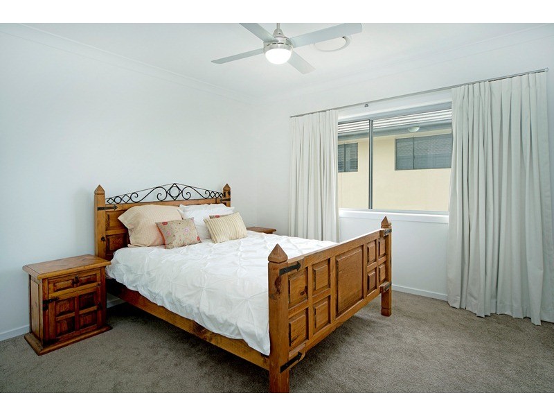 9112 Peter Senior Drive, Hope Island QLD 4212