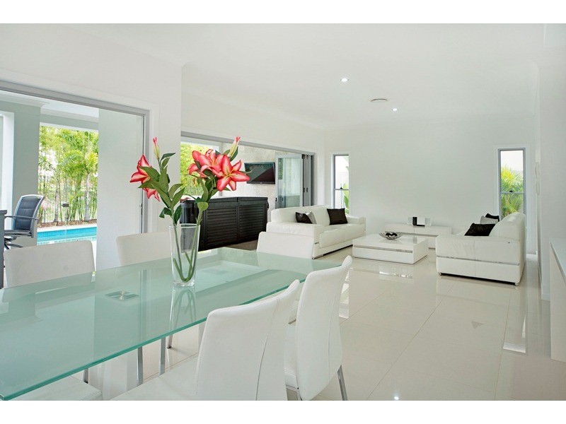 9112 Peter Senior Drive, Hope Island QLD 4212