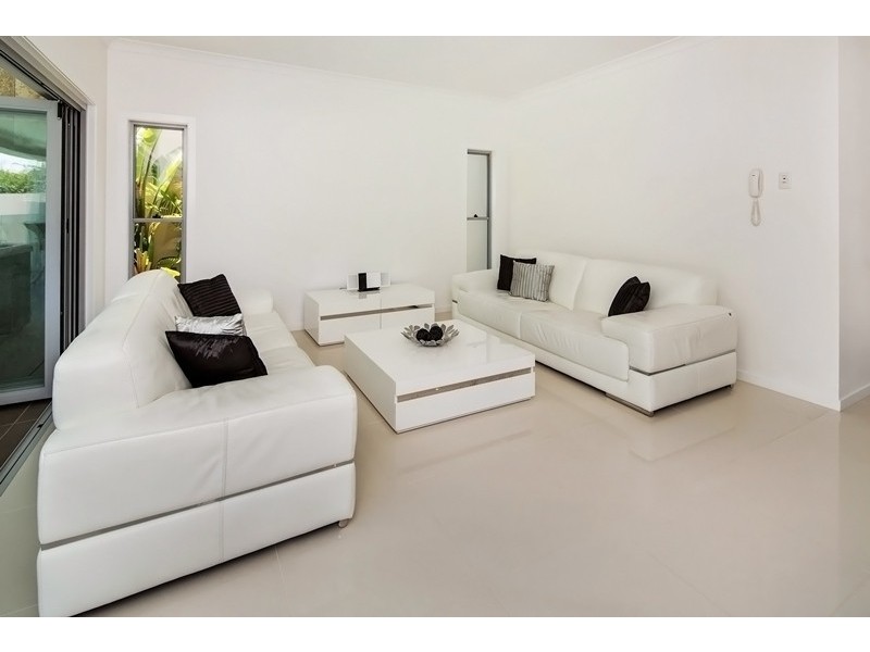 9112 Peter Senior Drive, Hope Island QLD 4212