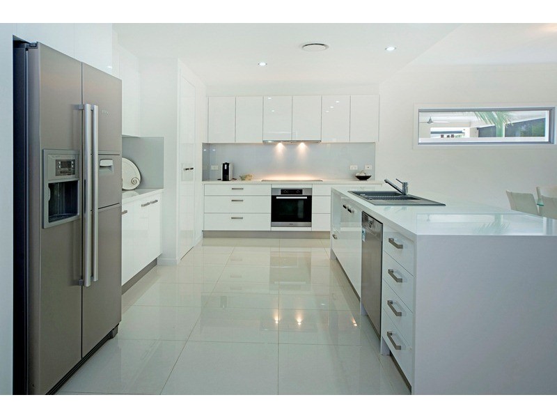 9112 Peter Senior Drive, Hope Island QLD 4212