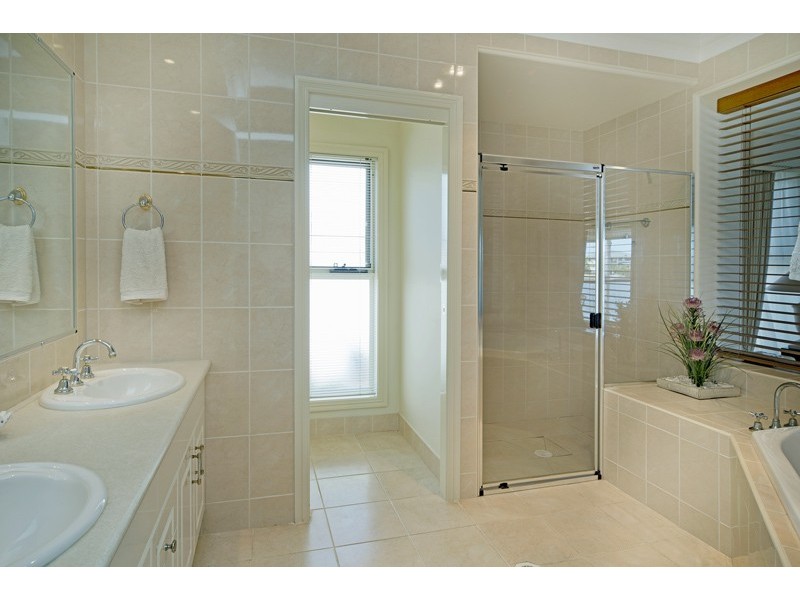 32 Windchimes Way, Helensvale QLD 4212