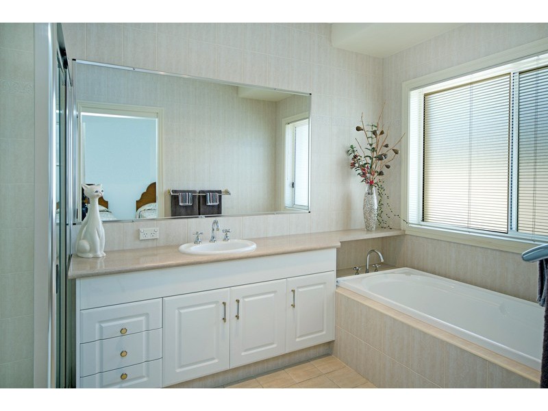 32 Windchimes Way, Helensvale QLD 4212