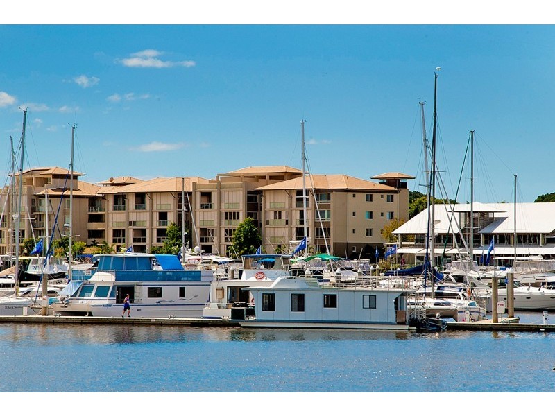 2215 Taromeo Court, Hope Island QLD 4212