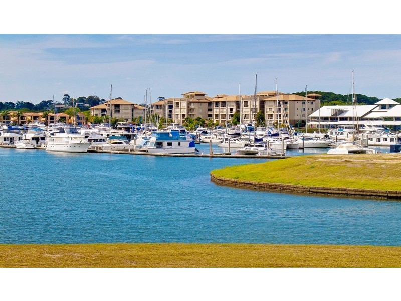 2215 Taromeo Court, Hope Island QLD 4212