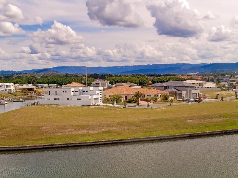 2215 Taromeo Court, Hope Island QLD 4212