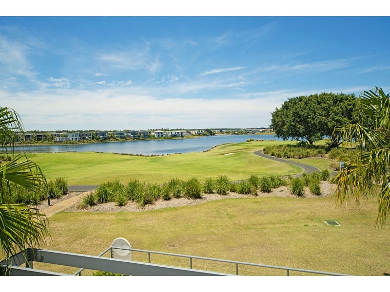 8409 Magnolia Drive East, Hope Island QLD 4212