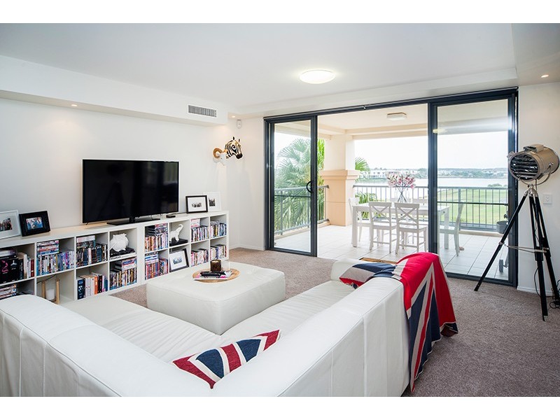 8409 Magnolia Drive East, Hope Island QLD 4212