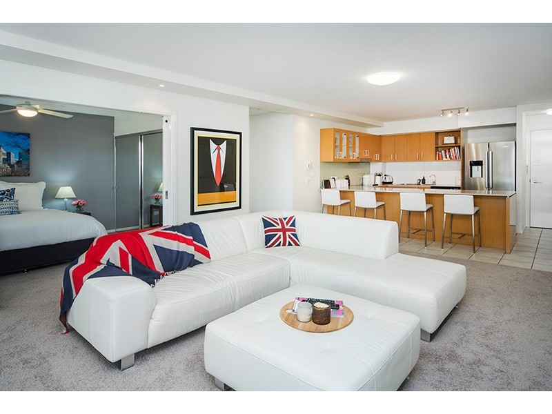 8409 Magnolia Drive East, Hope Island QLD 4212