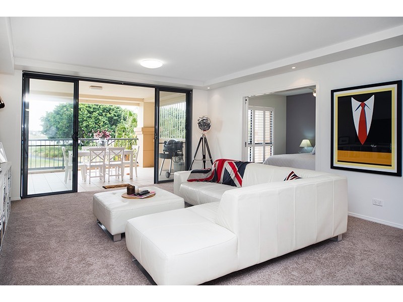 8409 Magnolia Drive East, Hope Island QLD 4212