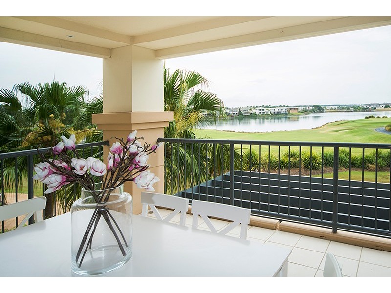 8409 Magnolia Drive East, Hope Island QLD 4212