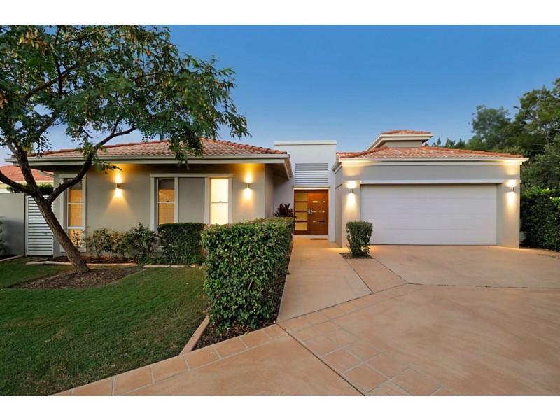 2044 Carlton Drive, Hope Island QLD 4212