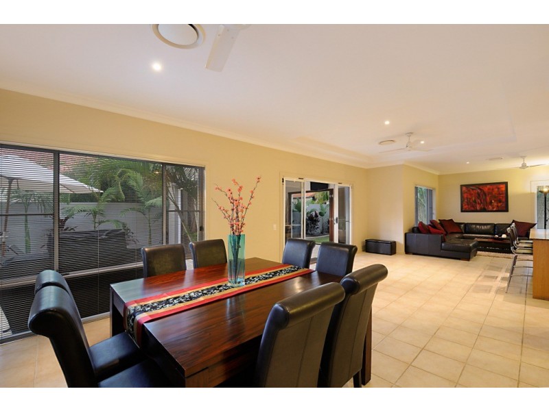 2044 Carlton Drive, Hope Island QLD 4212