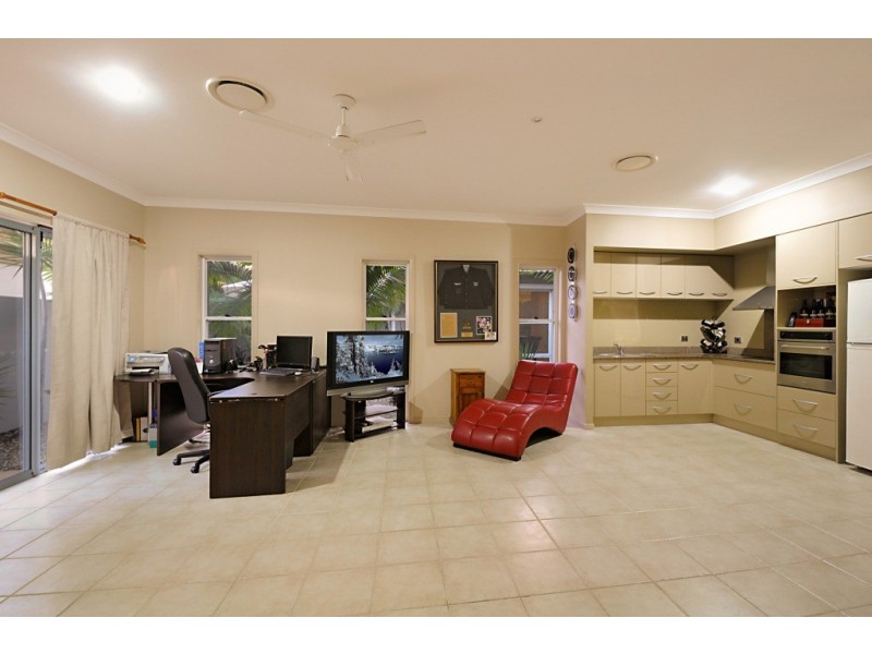 2044 Carlton Drive, Hope Island QLD 4212