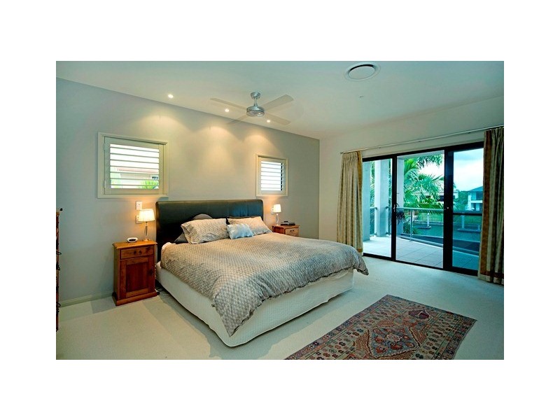 2163 Beaufort Way, Hope Island QLD 4212