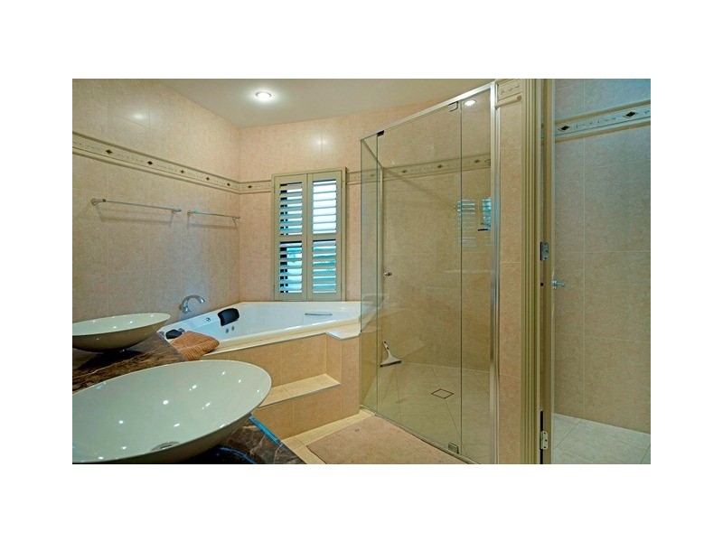 2163 Beaufort Way, Hope Island QLD 4212