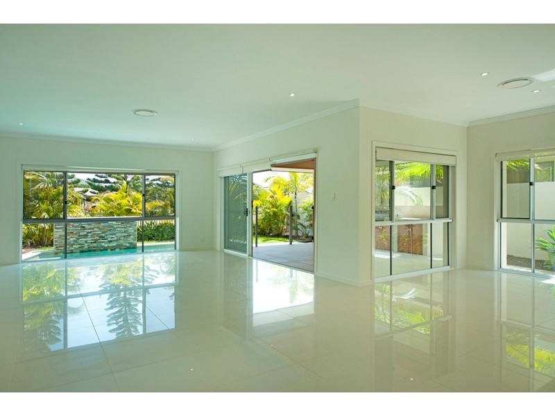 2816 Gracemere Cct East, Hope Island QLD 4212