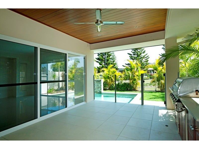 2816 Gracemere Cct East, Hope Island QLD 4212
