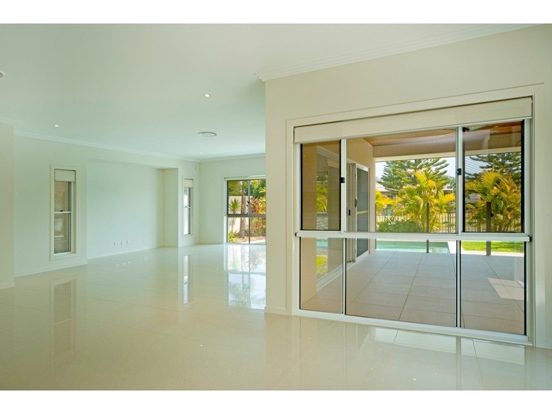 2816 Gracemere Cct East, Hope Island QLD 4212