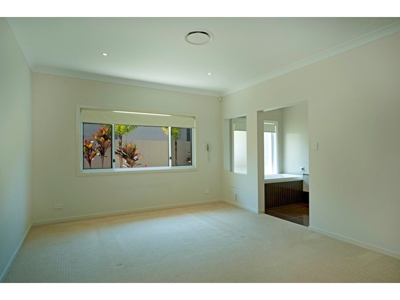 2816 Gracemere Cct East, Hope Island QLD 4212