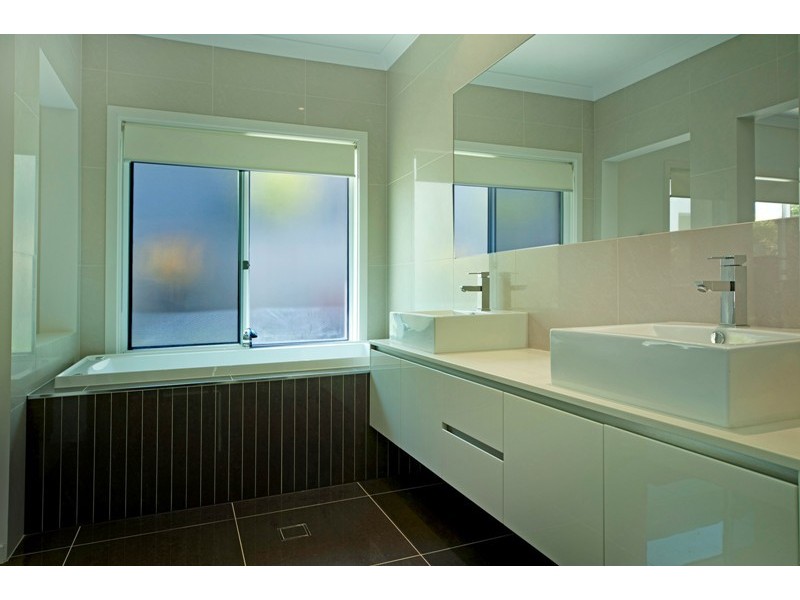 2816 Gracemere Cct East, Hope Island QLD 4212