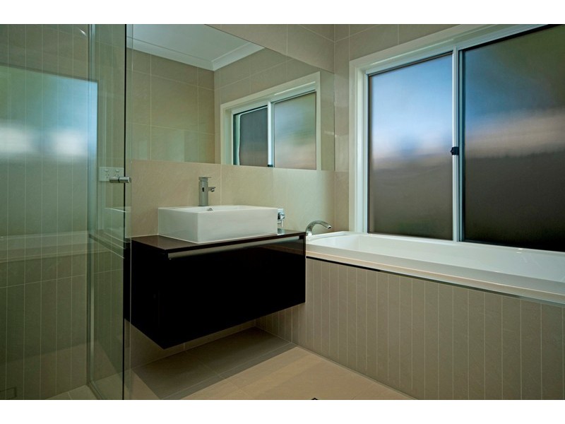 2816 Gracemere Cct East, Hope Island QLD 4212