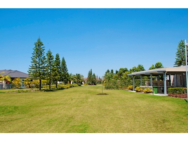 2816 Gracemere Cct East, Hope Island QLD 4212