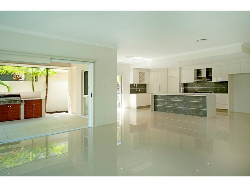 2816 Gracemere Cct East, Hope Island QLD 4212