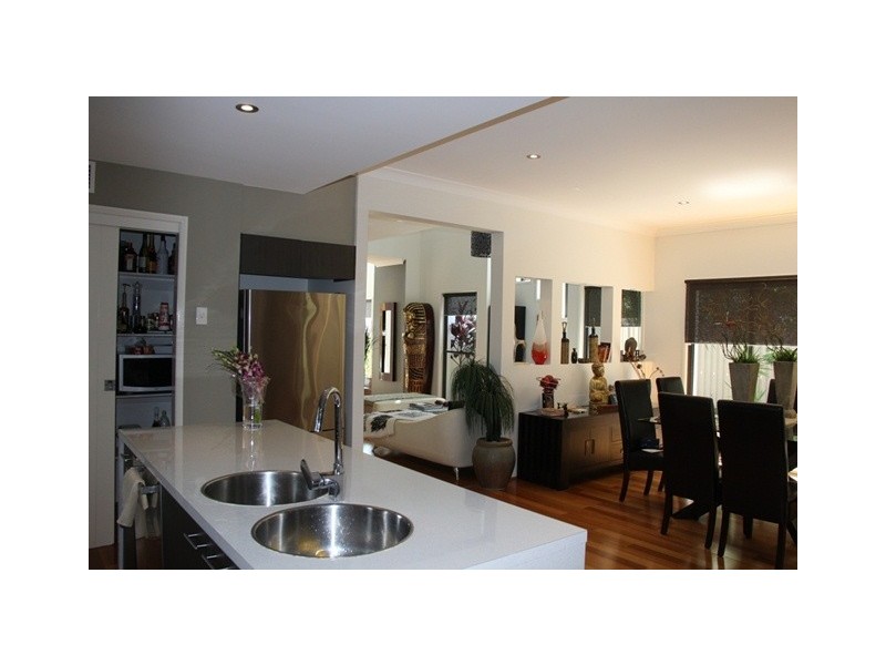 3 Fleetwood Court, Helensvale QLD 4212