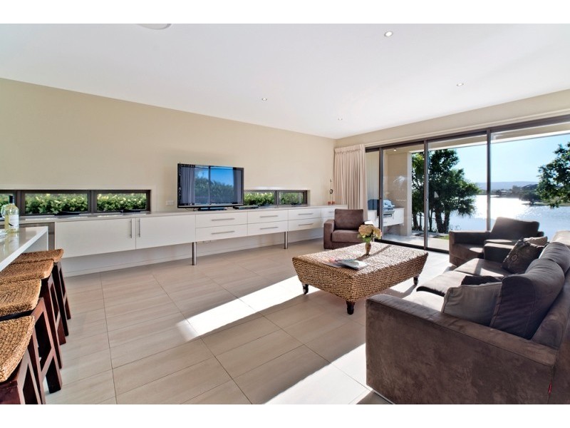 27 Serenity Boulevard, Helensvale QLD 4212