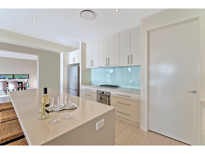 27 Serenity Boulevard, Helensvale QLD 4212