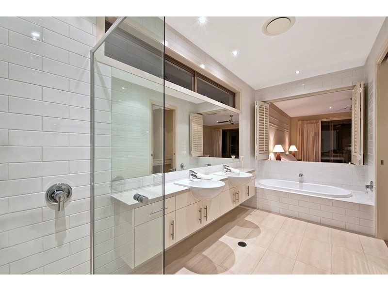 27 Serenity Boulevard, Helensvale QLD 4212