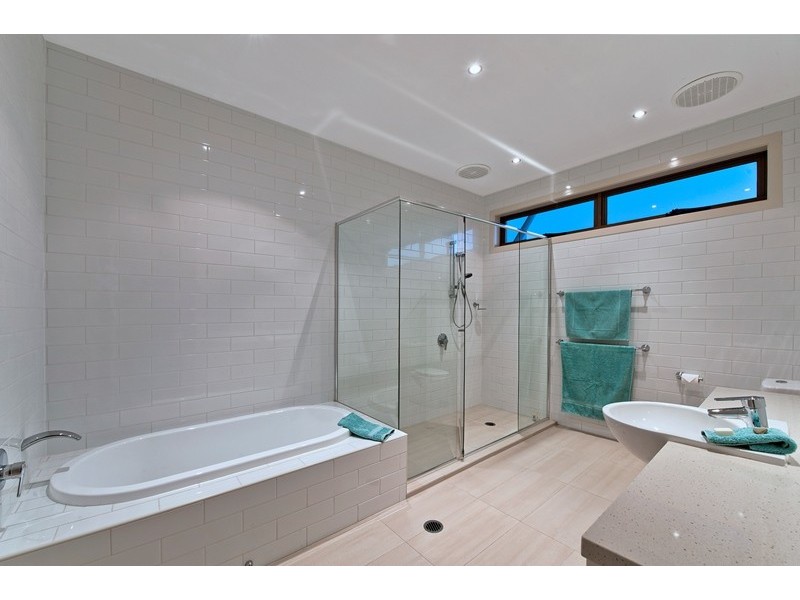 27 Serenity Boulevard, Helensvale QLD 4212