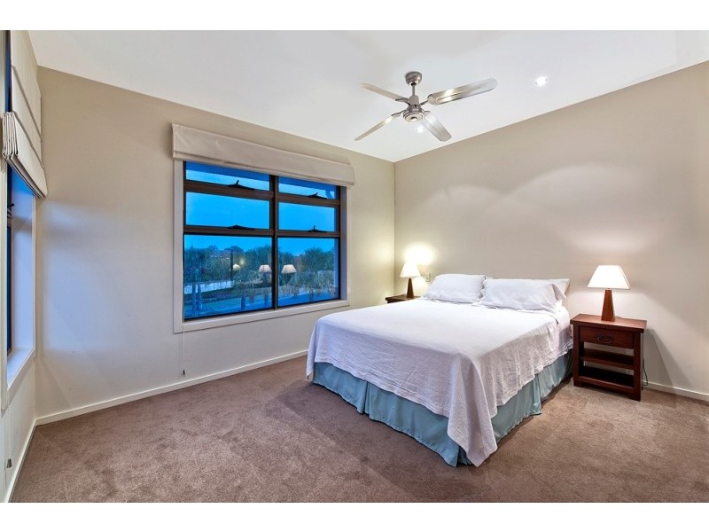 27 Serenity Boulevard, Helensvale QLD 4212