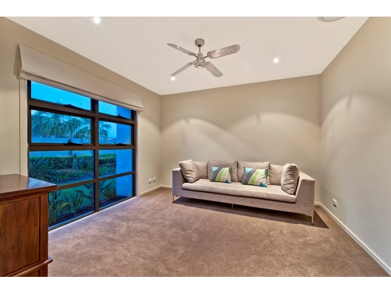 27 Serenity Boulevard, Helensvale QLD 4212