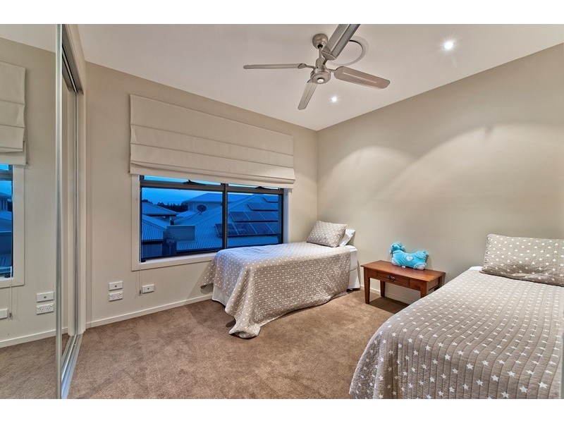 27 Serenity Boulevard, Helensvale QLD 4212