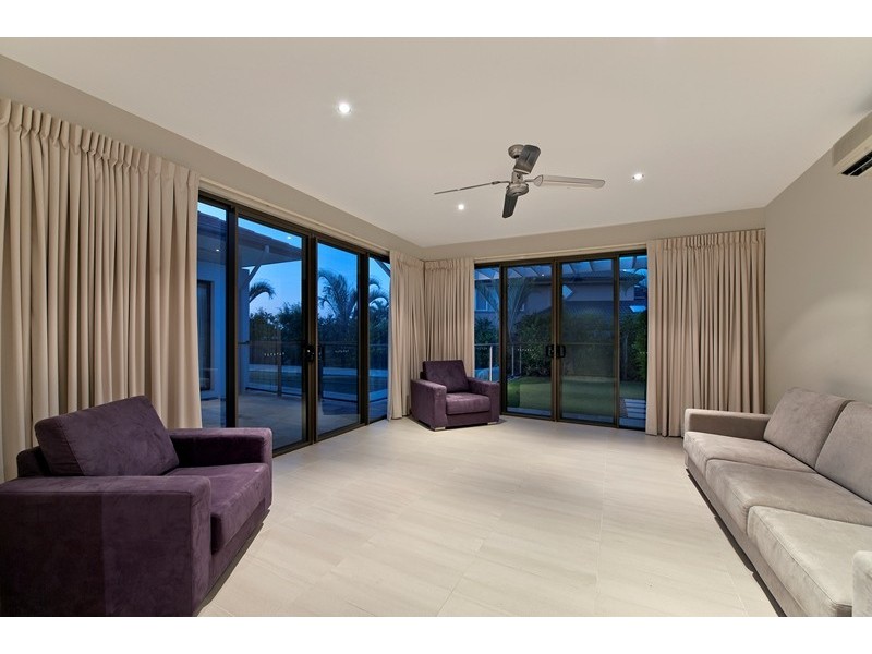 27 Serenity Boulevard, Helensvale QLD 4212