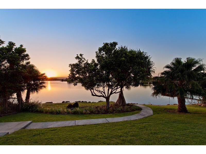 27 Serenity Boulevard, Helensvale QLD 4212