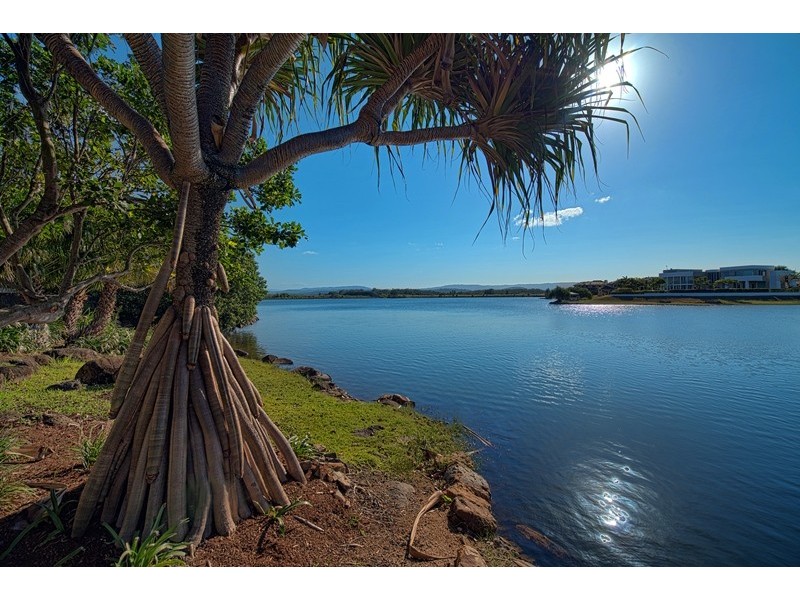 27 Serenity Boulevard, Helensvale QLD 4212