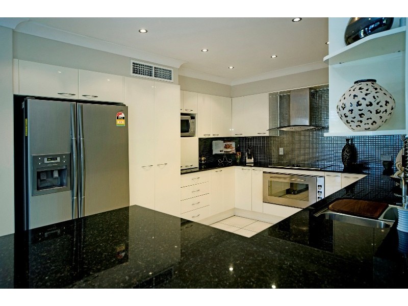 1044 Rosebank Way, Hope Island QLD 4212