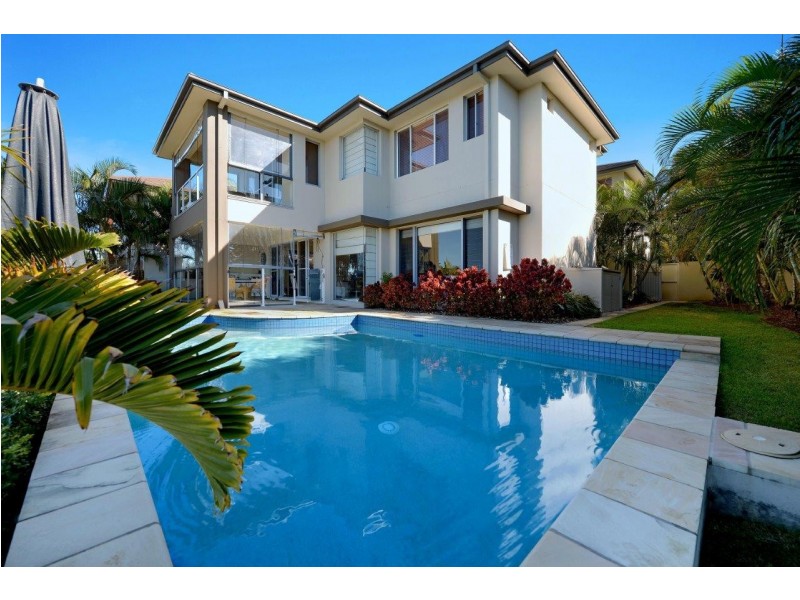 2302 Belmont Court East, Hope Island QLD 4212