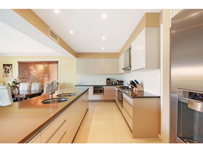 2302 Belmont Court East, Hope Island QLD 4212